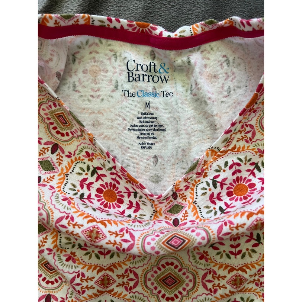 Croft & Barrow Classic Tee Womens Medium Pink Orange Medallion Print Cotton Top - Picture 3 of 6